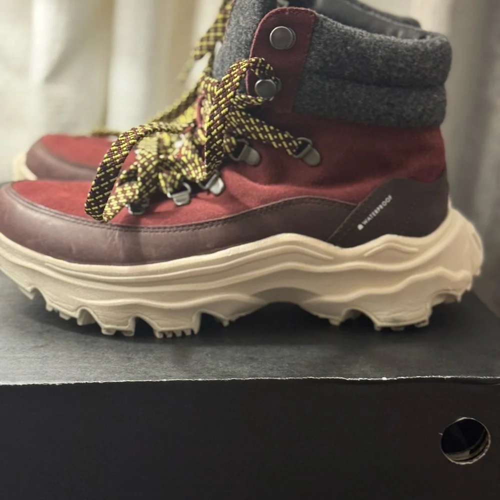 Sorel Snow-Winter Boots size 8.5M - Picture 2 of 6